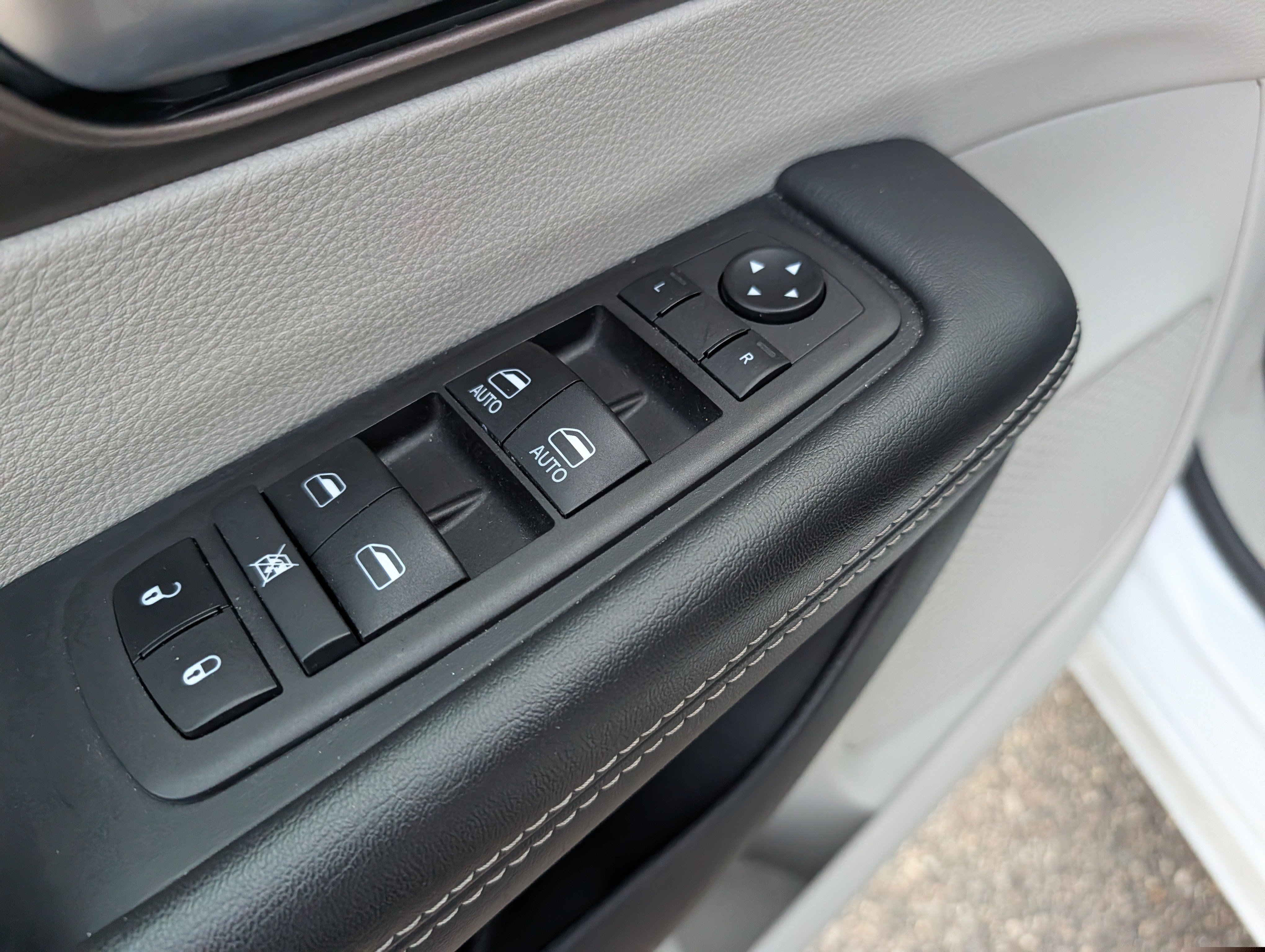 Used 2024 Chrysler Voyager LX FWD image 24