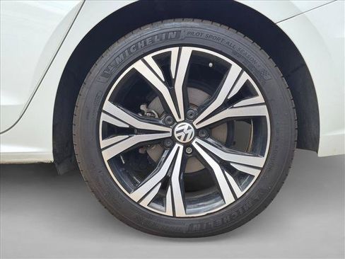 Used 2022 Volkswagen Passat 2.0T SE FWD image 9