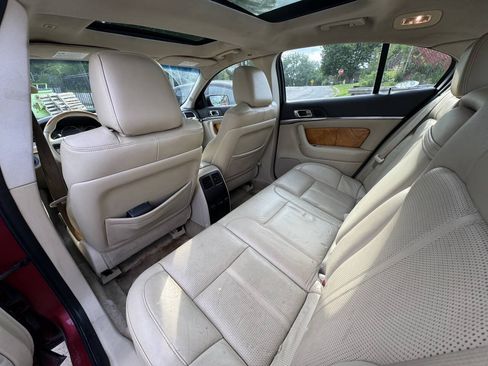 Used 2012 Lincoln MKS FWD image 4