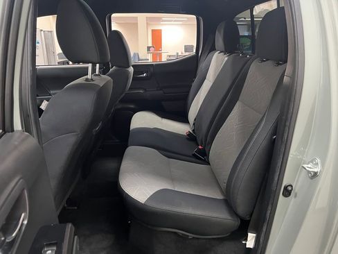 Used 2022 Toyota Tacoma TRD Off-Road image 24