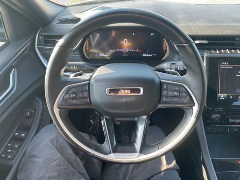 Used 2021 Jeep Grand Cherokee L Laredo image 18