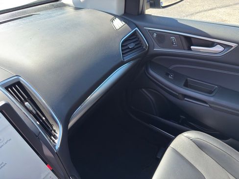 Used 2022 Ford Edge Titanium image 17
