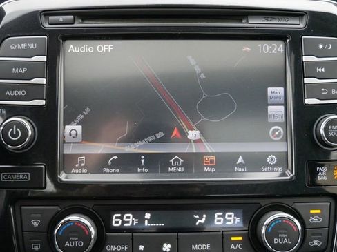 Used 2017 Nissan Maxima Platinum FWD image 18