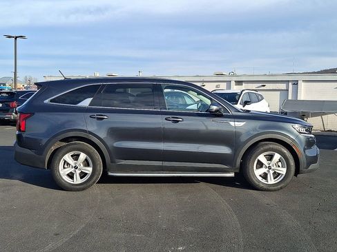Used 2022 Kia Sorento LX image 5