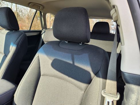 Used 2018 Subaru Outback 2.5i Premium image 11