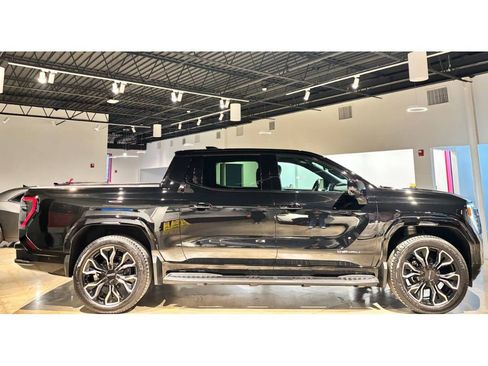 Used 2025 GMC Sierra EV Denali image 9