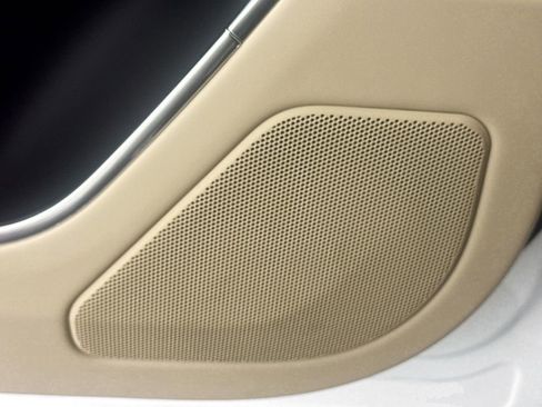 Certified 2024 Land Rover Range Rover SE image 18