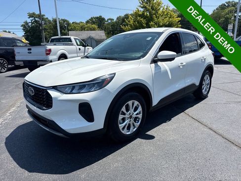Used 2023 Ford Escape Active w/ Tech Pack #2 FWD image 2