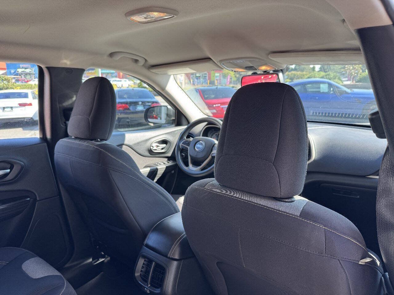 Used 2015 Jeep Cherokee Sport AWD/4WD image 19