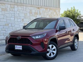 Used 2020 Toyota RAV4 LE FWD video 2