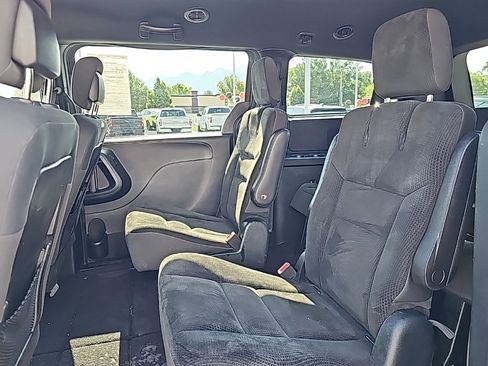 Used 2018 Dodge Grand Caravan SE image 23