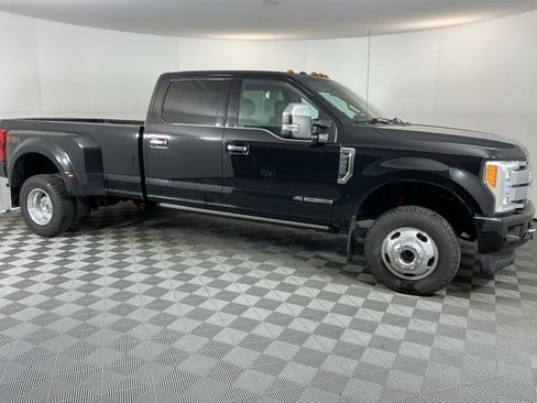 Used 2017 Ford F350 Platinum w/ Platinum Ultimate Package image 4