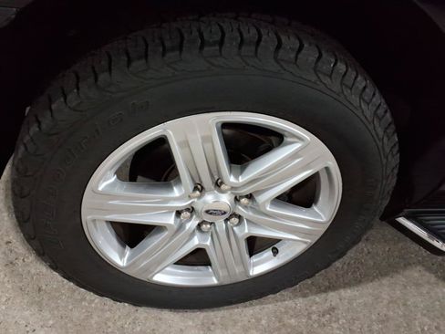 Used 2018 Ford Expedition XLT w/ Equipment Group 202A AWD/4WD image 7