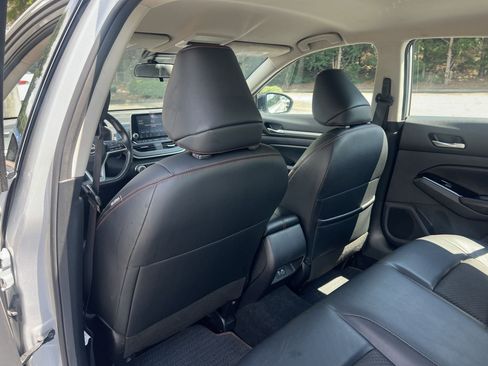 Used 2024 Nissan Altima 2.5 SR FWD image 19