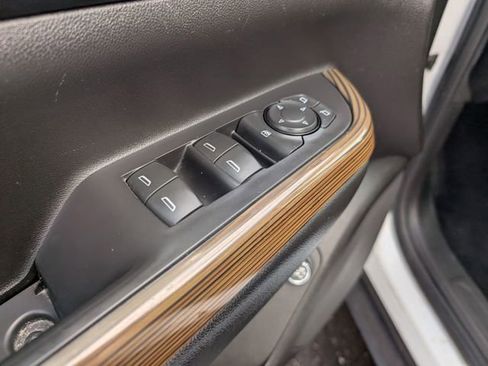 Used 2018 GMC Acadia SLE image 15