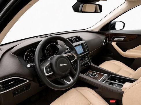 Used 2018 Jaguar F-PACE Prestige AWD/4WD image 16