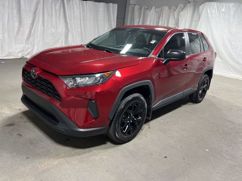 Used 2022 Toyota RAV4 LE image 3