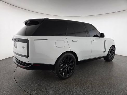 Used 2023 Land Rover Range Rover SE AWD/4WD image 2
