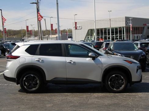 Certified 2024 Nissan Rogue SV w/ SV Premium Package AWD/4WD image 11