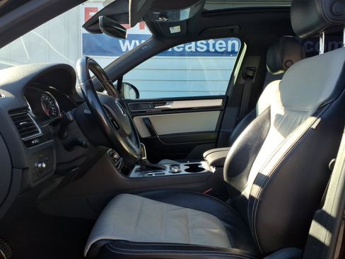 Used 2017 Volkswagen Touareg Wolfsburg Edition image 7