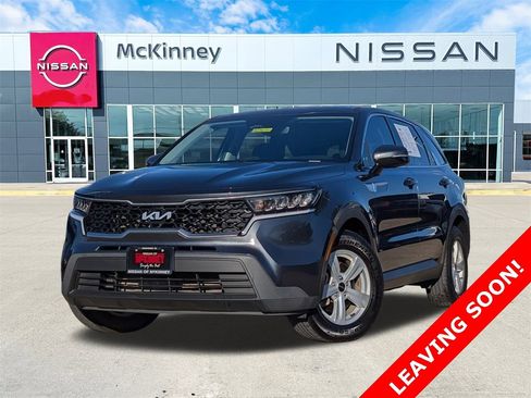 Used 2023 Kia Sorento LX image 1