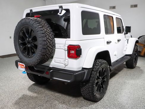 Used 2022 Jeep Wrangler Unlimited Sahara w/ Cold Weather Group AWD/4WD image 8