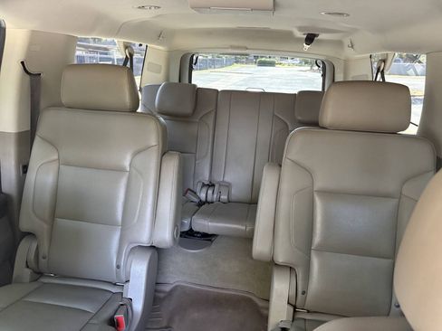 Used 2017 Chevrolet Suburban Premier RWD image 32