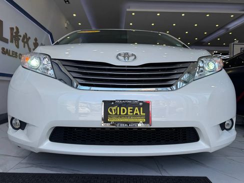 Used 2016 Toyota Sienna XLE w/ XLE Navigation Package AWD/4WD image 3