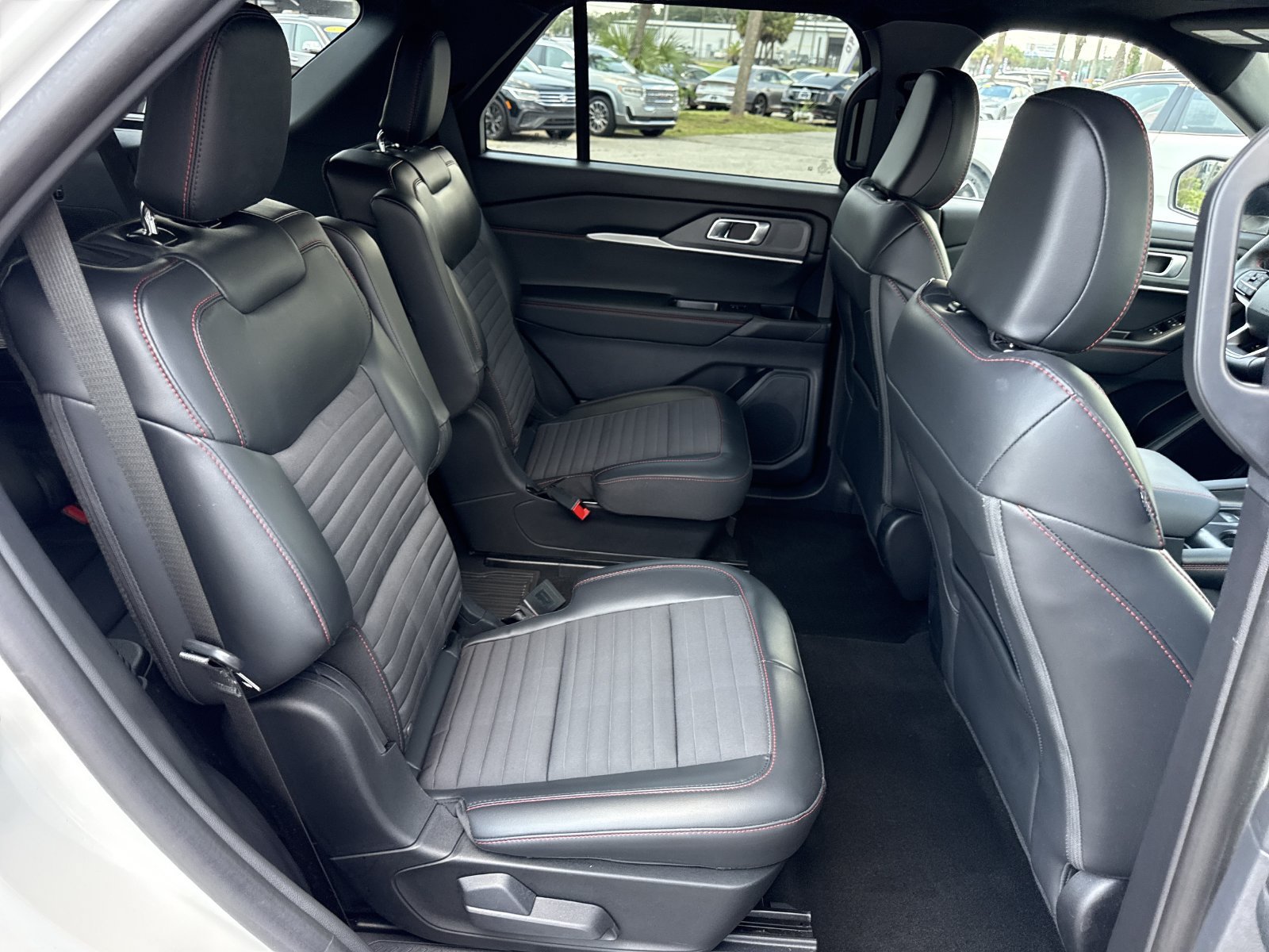 Used 2025 Ford Explorer ST-Line w/ Premium Package AWD/4WD image 33