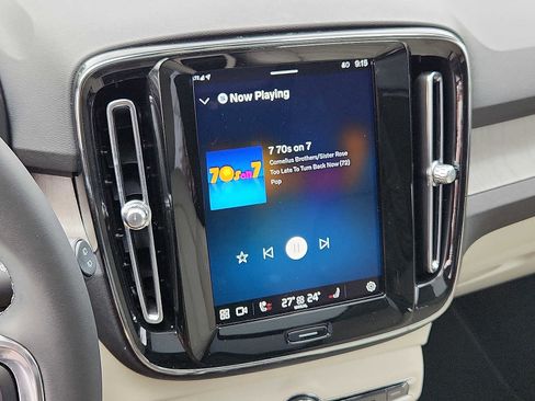 Certified 2023 Volvo XC40 B5 Plus w/ Protection Package Premier image 15