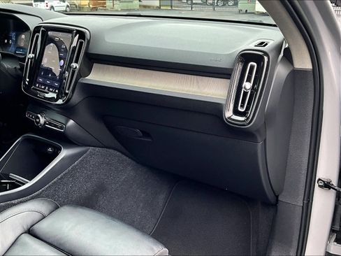 Used 2023 Volvo XC40 B5 Ultimate AWD/4WD image 19