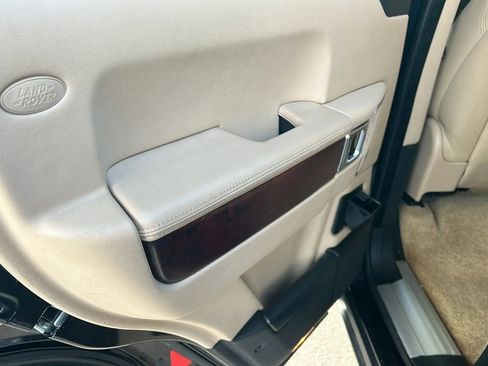 Used 2010 Land Rover Range Rover HSE image 34