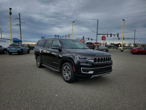 Used 2024 Jeep Wagoneer L Series II w/ Flexible Seating Group AWD/4WD image 1