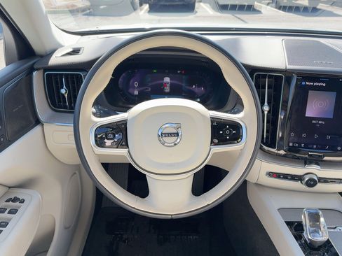 Used 2023 Volvo XC60 B5 Ultimate w/ Protection Package Premier image 17