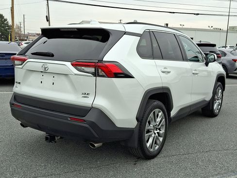 Used 2023 Toyota RAV4 XLE Premium image 6