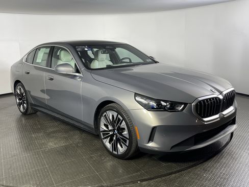 Certified 2025 BMW 540i xDrive image 3