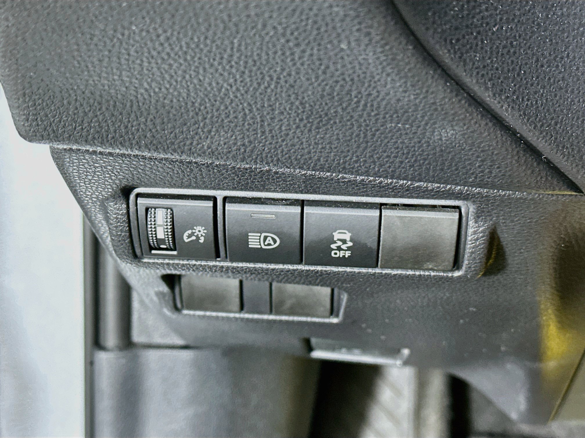 Used 2026 Toyota Corolla Cross LE FWD image 17