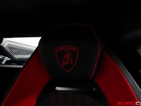 Used 2025 Lamborghini Revuelto image 44