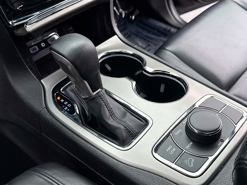 Used 2021 Jeep Grand Cherokee Limited image 10