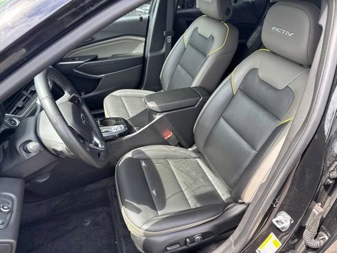 Used 2025 Chevrolet Trax ACTIV w/ Driver Confidence Package FWD image 10