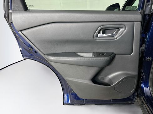 Used 2025 Nissan Rogue SV FWD image 25
