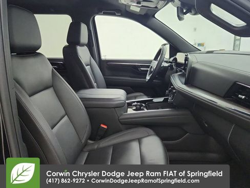Used 2025 Chevrolet Suburban Z71 AWD/4WD image 18