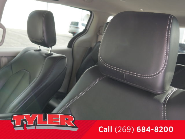 Used 2024 Chrysler Pacifica Limited FWD image 37