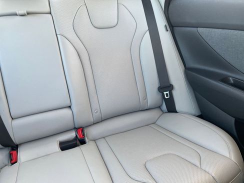 Used 2025 Hyundai Elantra Limited image 36