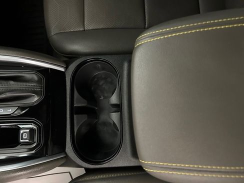 Used 2024 Chevrolet Colorado ZR2 w/ ZR2 Convenience Package III image 23