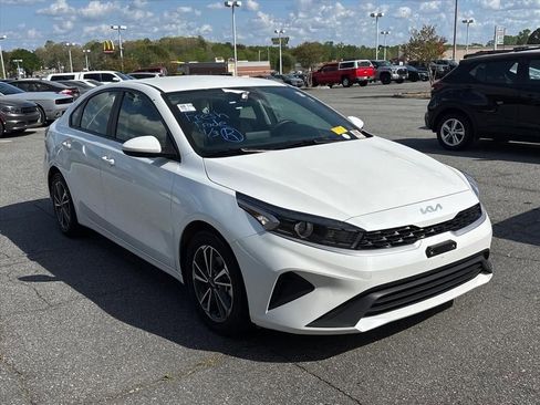 Used 2023 Kia Forte LXS image 5
