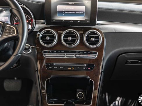Used 2017 Mercedes-Benz GLC 300 4MATIC w/ Premium 2 Package image 19