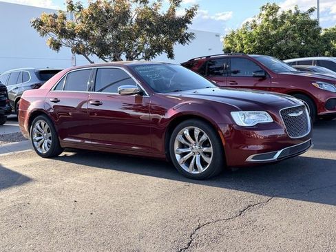 Used 2019 Chrysler 300 Touring w/ Chrome Appearance Package image 2