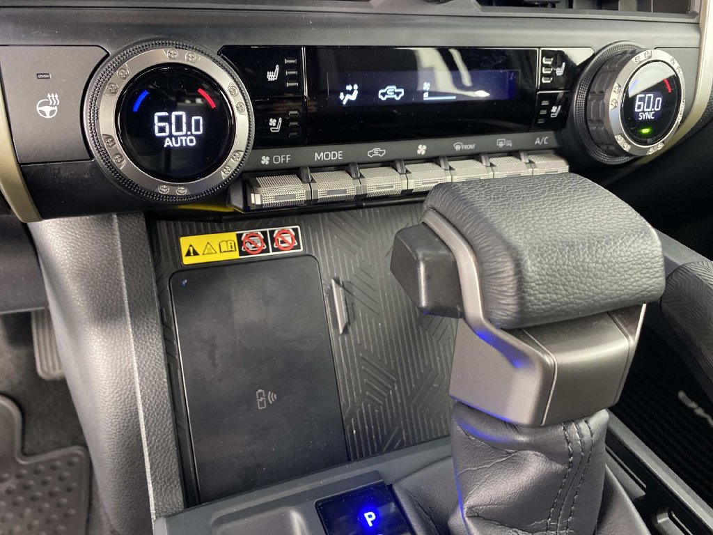 Used 2025 Toyota Tacoma Limited AWD/4WD image 23