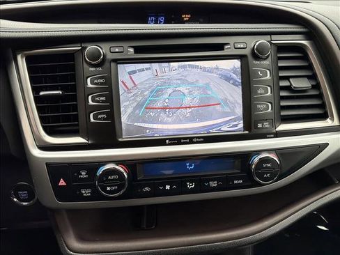 Used 2019 Toyota Highlander XLE image 20